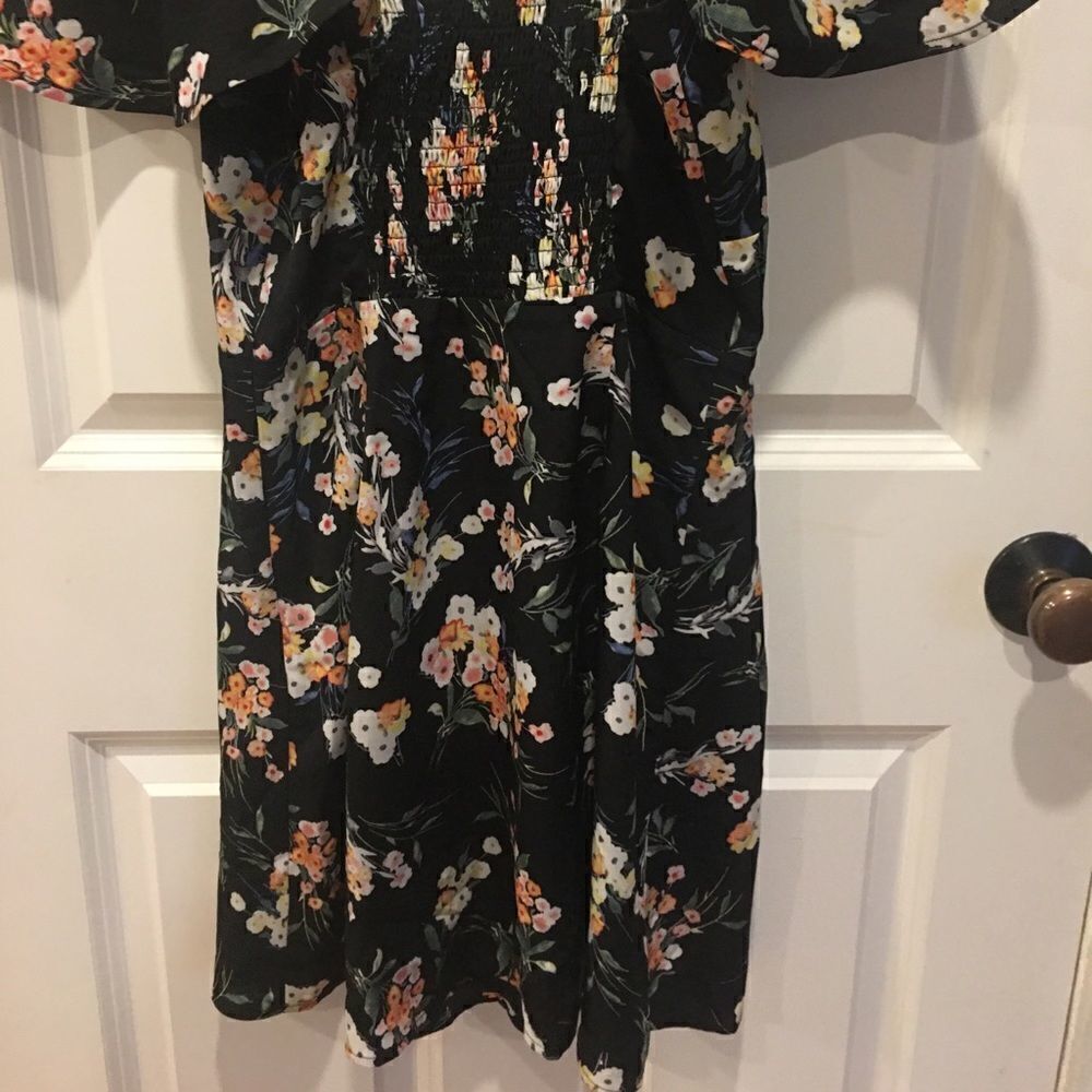 Senlis Small floral off shoulder black summer dress - Picture 4 of 8